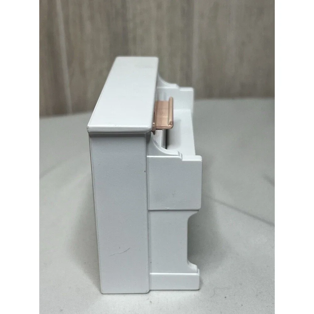 Sylvanian Families Calico Critters - White Piano With Pink Bench